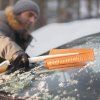 Škrabka na led se smetáčkem do auta Fiskars SnowXpert [1019352]
